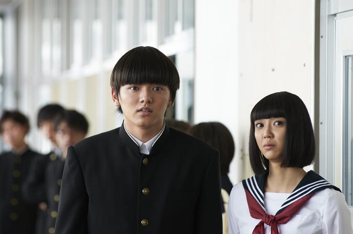 濱田龍臣、山谷花純「モブサイコ100」第8話より(C)ONE・小学館/ドラマ「モブサイコ100」製作委員会