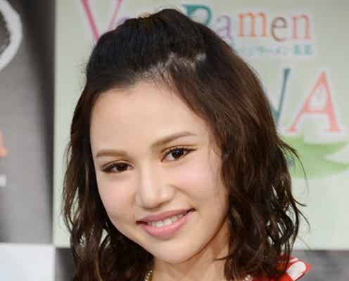 水沢アリー、交際中のJリーガーとの結婚は? 里田まいに続く試みを発表