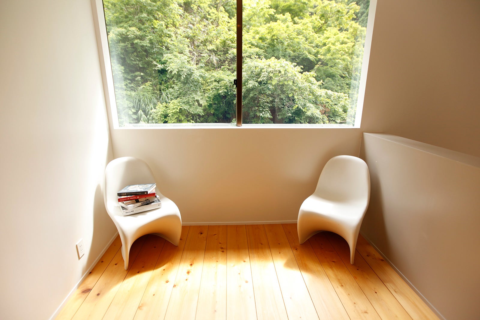 箱根本箱／画像提供：日本出版販売株式会社