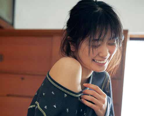 日向坂46丹生明里、毛糸のパンツ姿解禁 着替え中のカットにドキッ<やさしい関係>