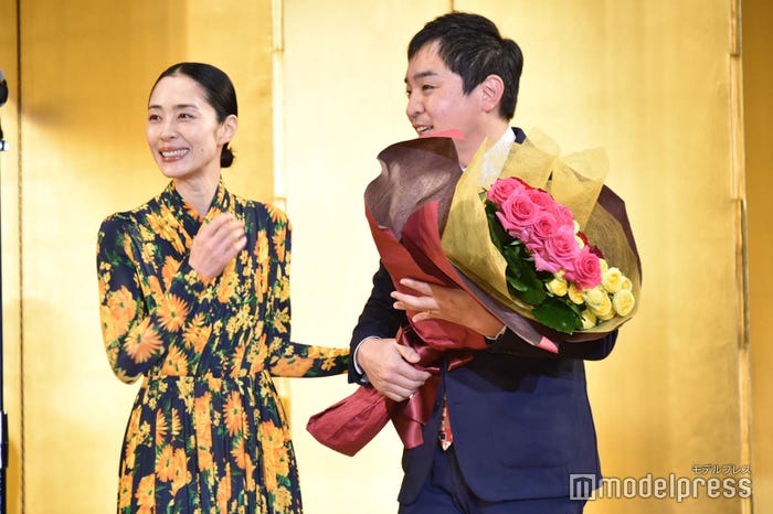 深津絵里、堀之内礼二郎氏 (C)モデルプレス