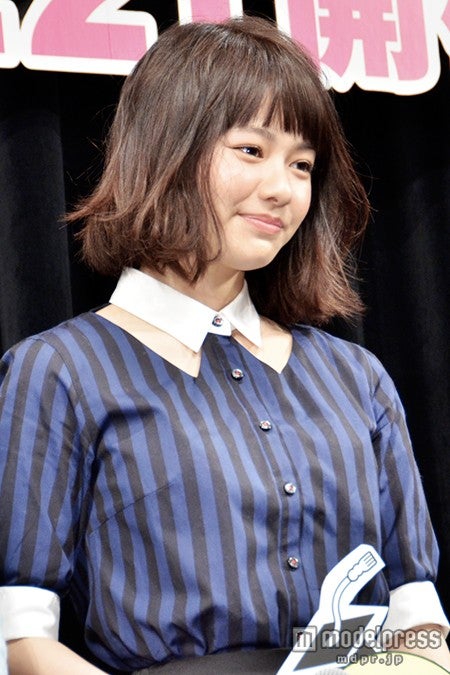 山本舞香 緊張で足ガクガクも 可愛い の声に マジで モデルプレス 山本舞香 緊張で足ガクガクも 可愛い の声に マジで モデルプレス