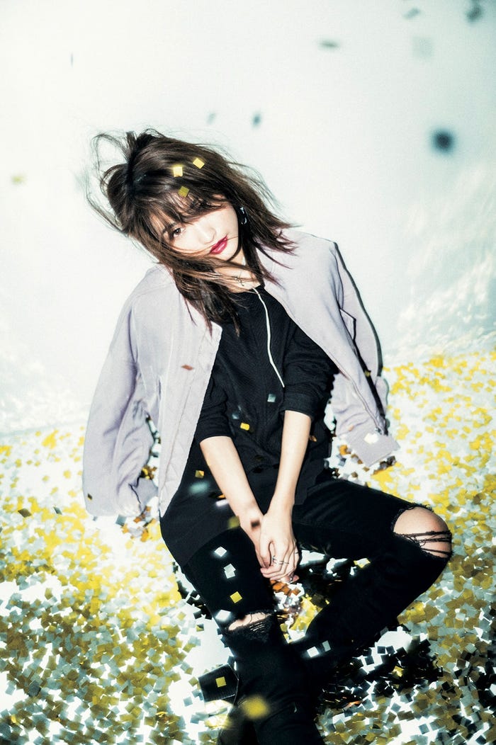 半年ぶり単独表紙を飾った安井レイ/画像提供:ぶんか社