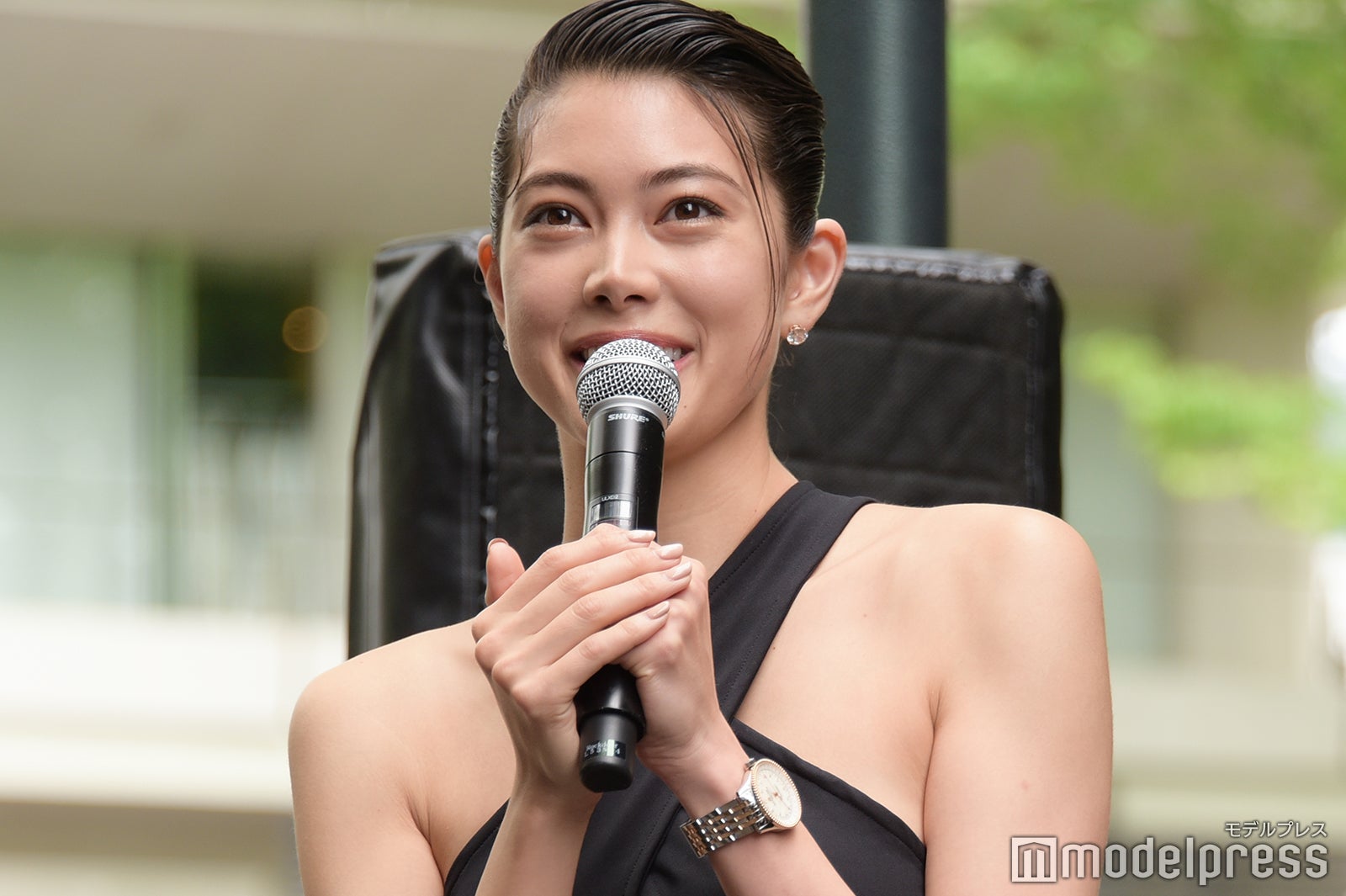 森星、スタイル際立つ“肩出し黒ドレス”姿で登場　窪塚洋介と表参道の思い出語る