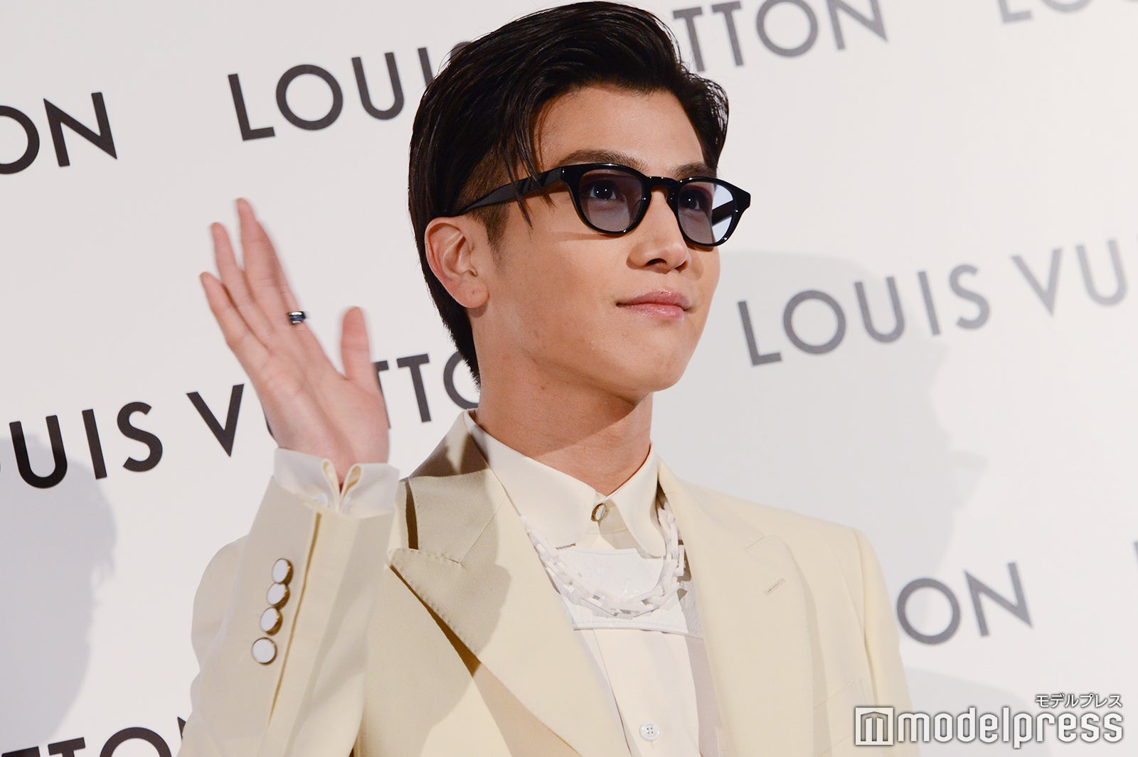 LOUIS VUITTON サングラス　岩田剛典着用 Louis Vuitton シグネチャーサングラス 岩田剛典着用 黒 - メルカリ