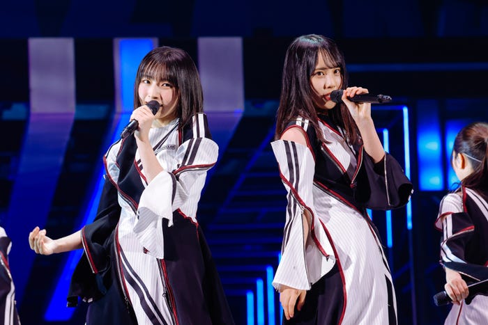 大野愛実、松尾桜「日向坂46 BRAND NEW LIVE 2025『OVER THE RAINBOW』」撮影:上山陽介