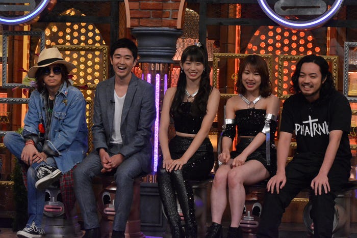 (左から)清春、藤巻亮太、牧野真莉愛、石田亜佑美、R‐指定(C)日本テレビ