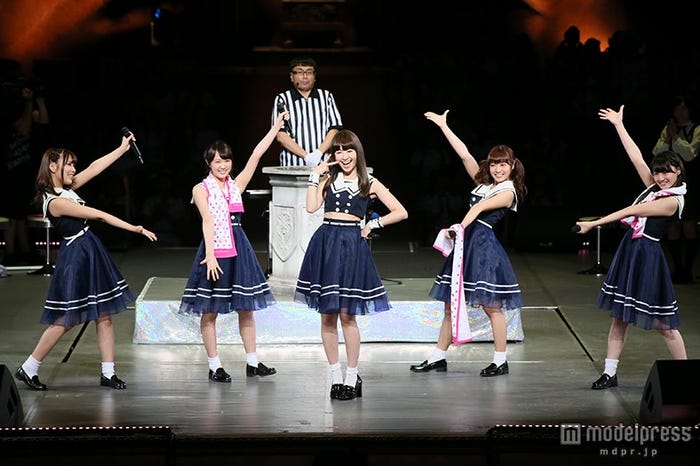 “こじ坂46”を結成した小嶋陽菜/『AKB48グループ じゃんけん大会~拳で勝ち取れ!1/300ソロデビュー争奪戦~』(C)AKS