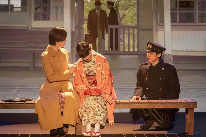 菅野莉央、芳根京子、本田響矢(C)フジテレビ