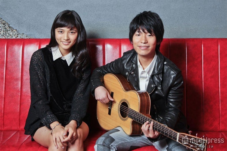 川口春奈、清涼感あふれる歌声を披露　洋楽カヴァープロジェクトに参加