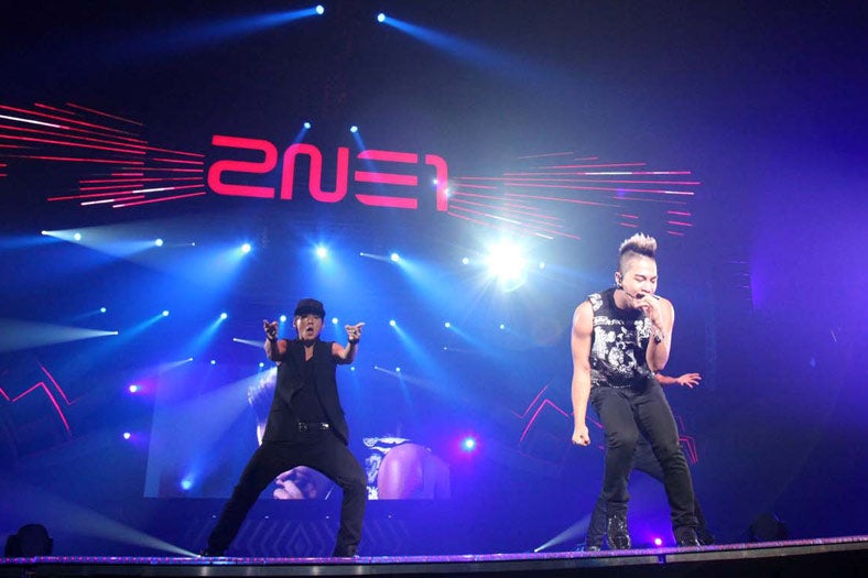 「YG FAMILY」の一員として、SOL (from BIGBANG)が登場