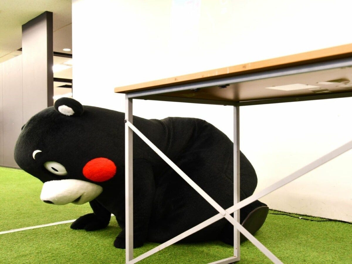 ゲームに負けてガックリ＝8月26日、東京都中央区