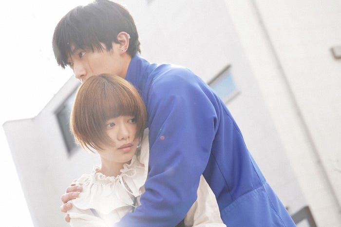 杉咲花、杉野遥亮/「恋です!~ヤンキー君と白杖ガール~」第3話より(C)日本テレビ