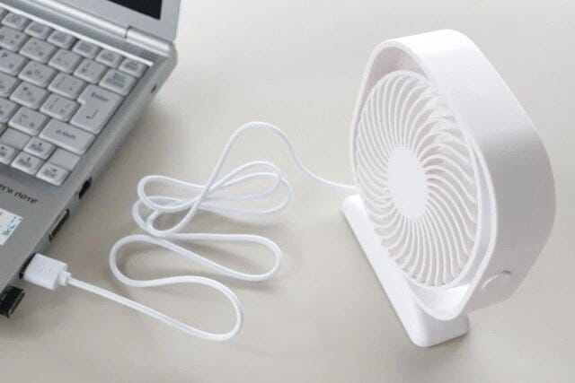 ダイソー　扇風機（USB、四角丸型、ブラケット付）