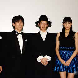 （左から）増田哲英監督、なだぎ武、千葉雄大、山本美月、マックスマン