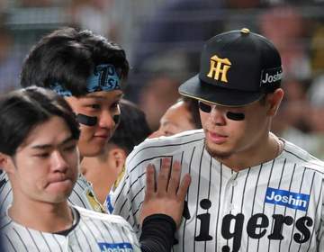 阪神 森下翔太は佐藤輝明のメジャー移籍容認を知っていた？2日前のCS敗退後に握手求めたシーンが話題に「今振り返ると切ない」「惜別の握手に見えて」