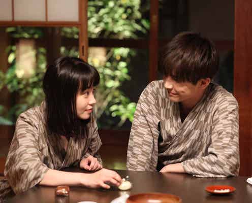 「あなたがしてくれなくても」岩田剛典、奈緒を押し倒しキス 社員旅行中の“密会”に「思わず見惚れてた」と悶絶の声