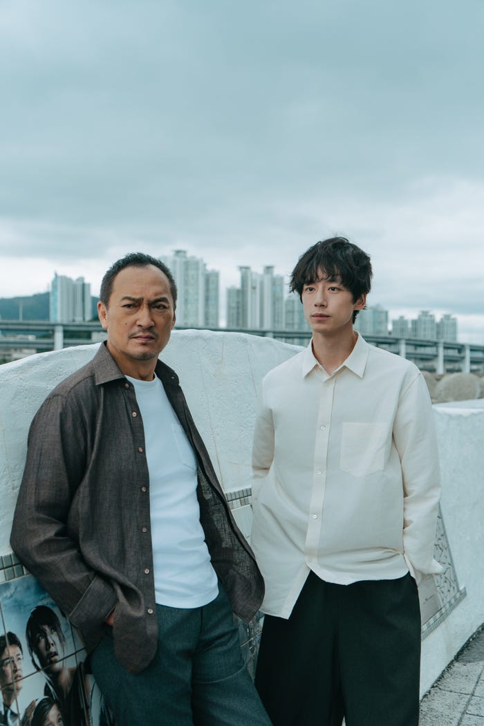 渡辺謙、坂口健太郎(C)2025 映画「盤上の向日葵」製作委員会