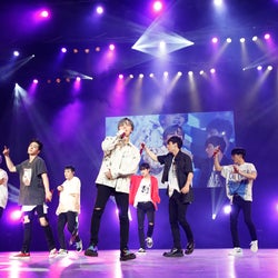 iKON、3年ぶりファンミで変顔&セクシーダンス 日本初披露の新曲も