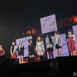 (左から)山崎夕貴アナウンサー、泉水セーラ、谷川りさこ、永井麻央、水上桃華、中村瑠璃奈、松村未央アナウンサー、魔裟斗