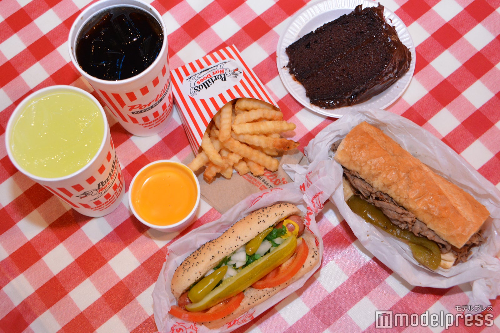 カジュアルな見た目ながらどのホットドッグも絶品（C）モデルプレス