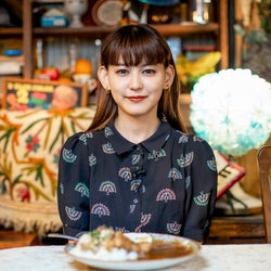 菅沼ゆり、幻のカレーを紹介