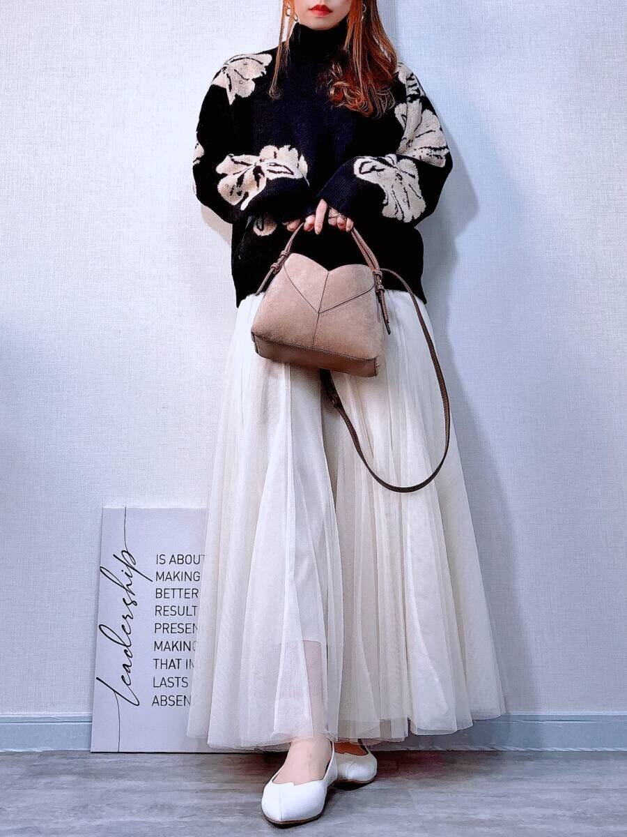 ZARA　ステッチ入りミニショッパー　黒ニットコーデ