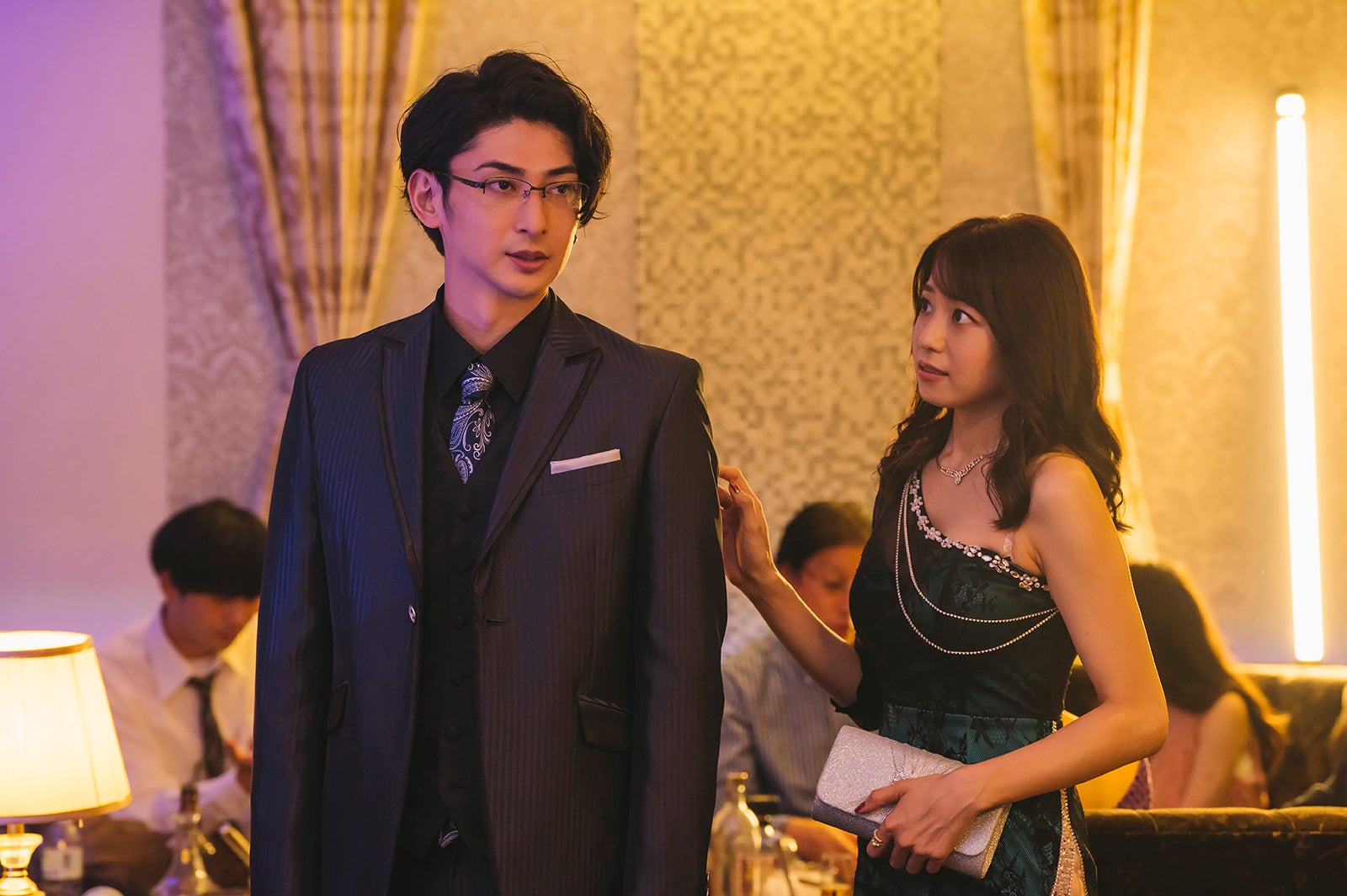 古川雄大、中村静香「恋と弾丸」第4話より（C）箕野希望・小学館／「恋と弾丸」製作委員会・MBS