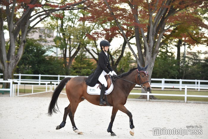 菅井友香(C)モデルプレス