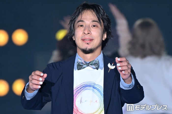 ひろゆき「令和6年能登半島地震」への支援訴え “珍ランウェイ”で盛り上げる【関西コレクション 2024 S／S】
