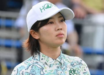 「制服、お似合いです」「かわゆ～♥」 新婚女子ゴルファーが一日警察署長報告「飲んだら乗るな！飲酒運転は犯罪です」 パトカーに乗り込む姿も