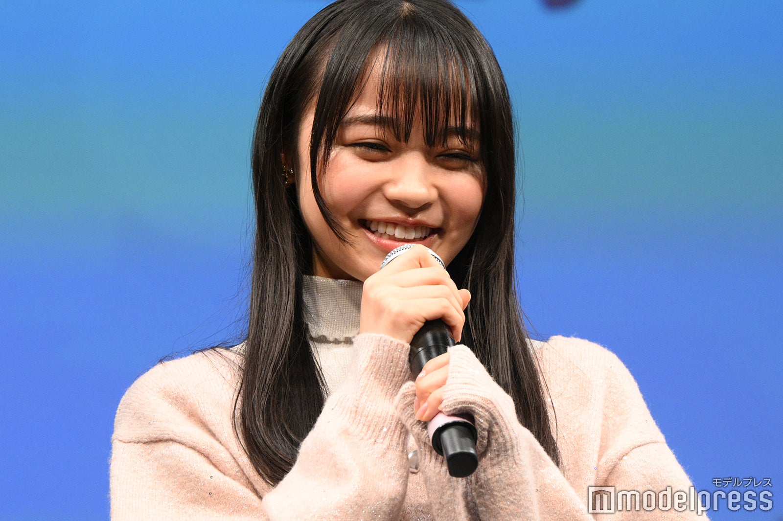 全員を相手に胸キュン台詞を披露する林芽亜里（C）モデルプレス