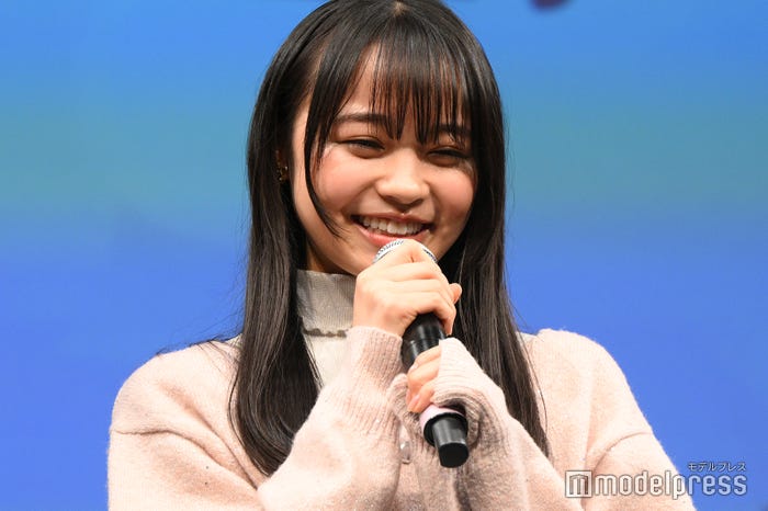 全員を相手に胸キュン台詞を披露する林芽亜里(C)モデルプレス