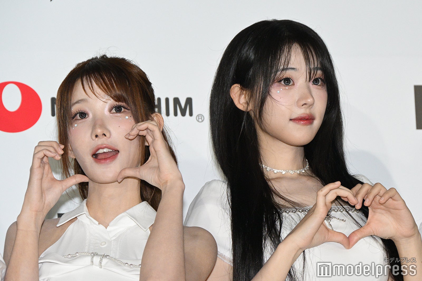 マゼンタ、ヒナ（C）モデルプレス