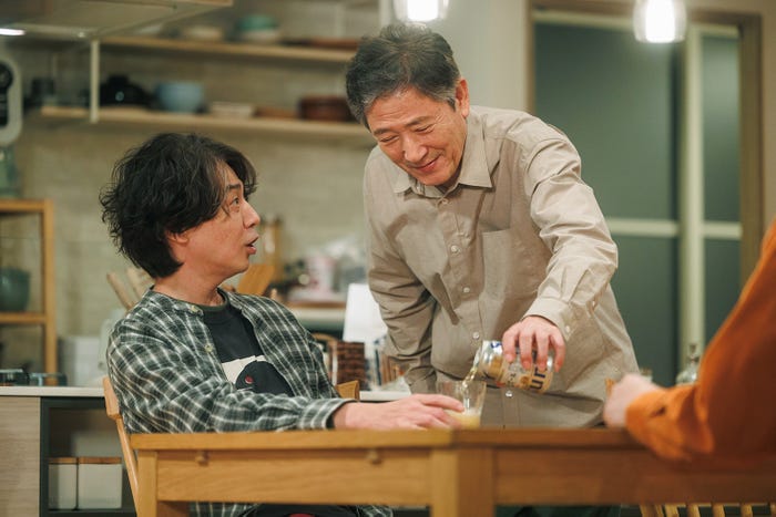 吉岡秀隆、小林薫「コタツがない家」第7話より(C)日本テレビ