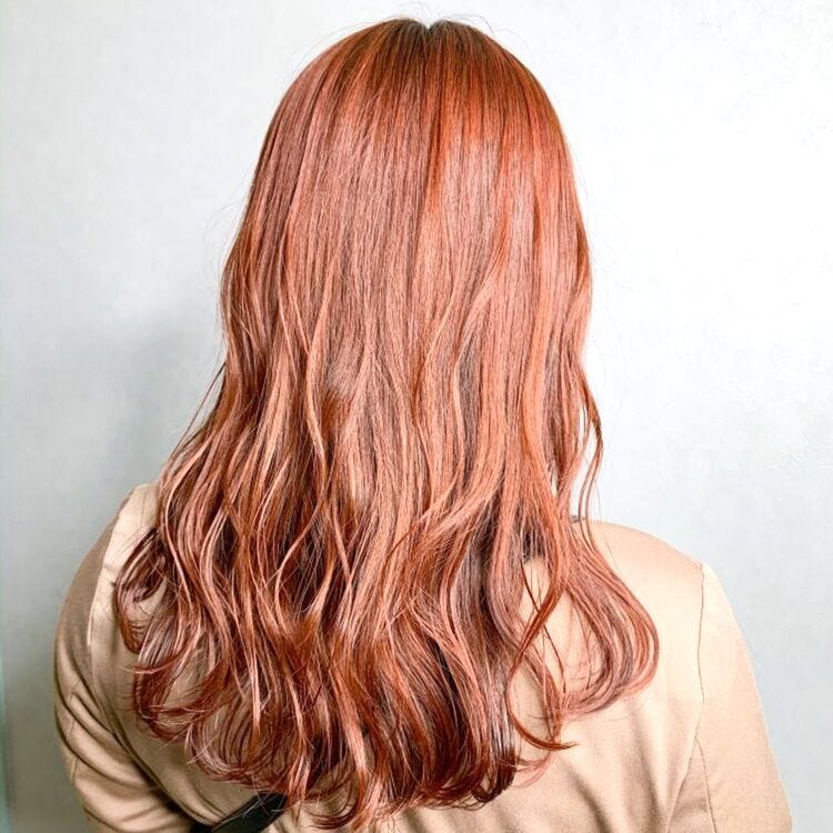 22 流行りのオレンジヘアカラー15選 おすすめの明るめ 暗めの髪色 モデルプレス