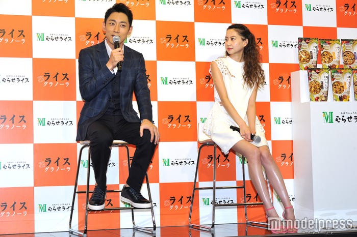 小泉孝太郎、河北麻友子(C)モデルプレス