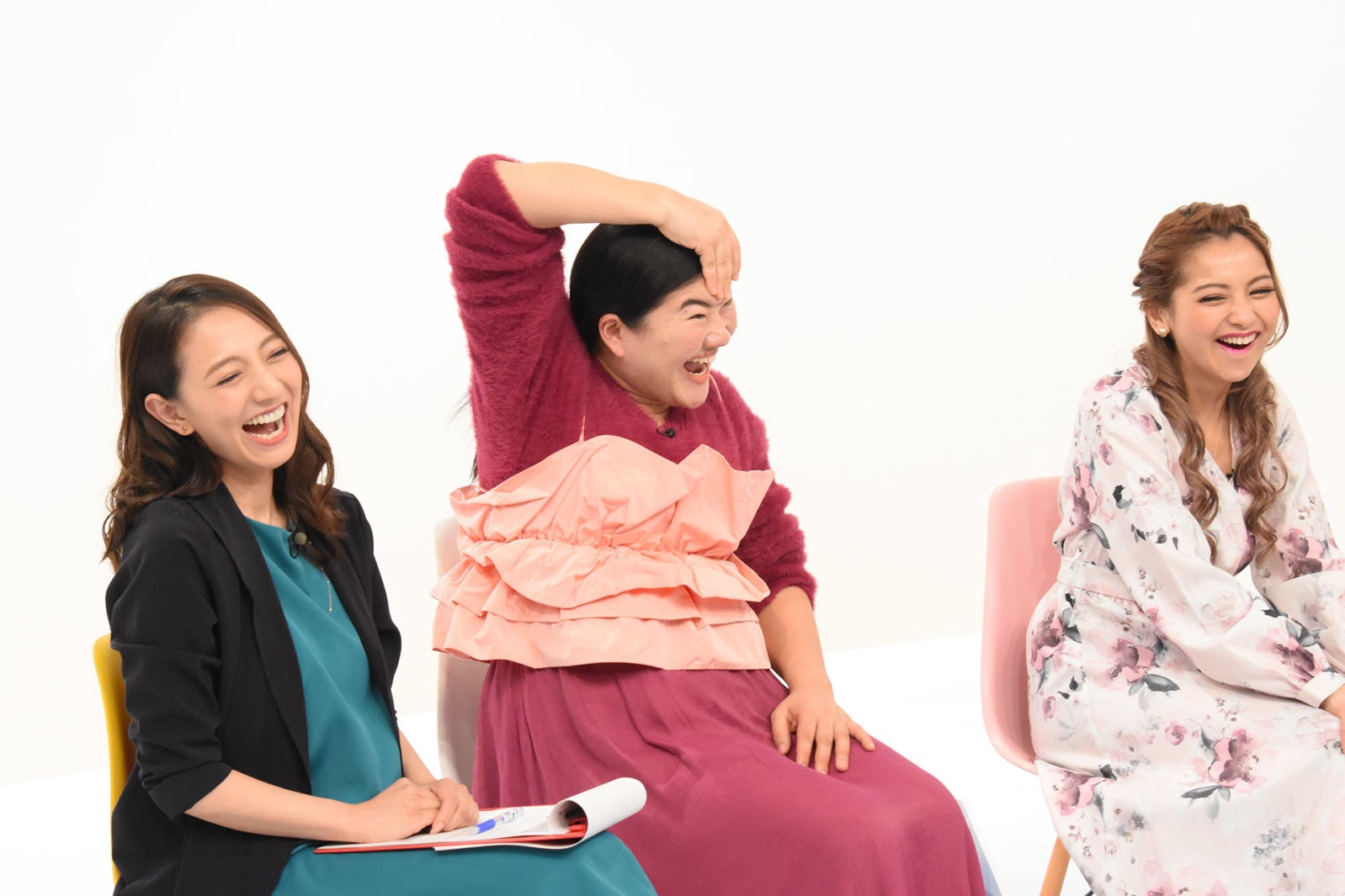 左から公認心理師・山名裕子氏、ガンバレルーヤ・よしこ、ゆきぽよ（提供写真）