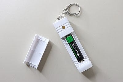 ダイソーの単4電池で動く防犯ブザー