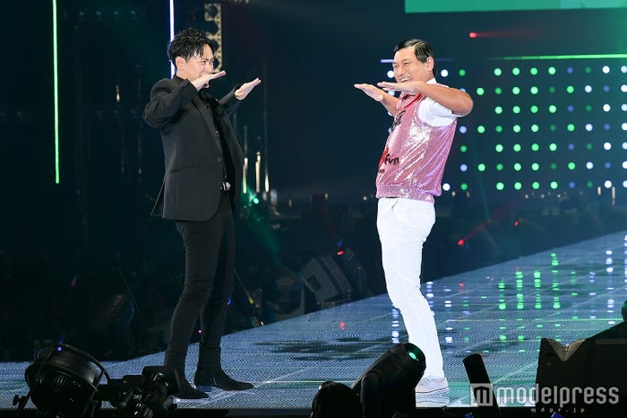 山下健二郎、春日俊彰(C)モデルプレス