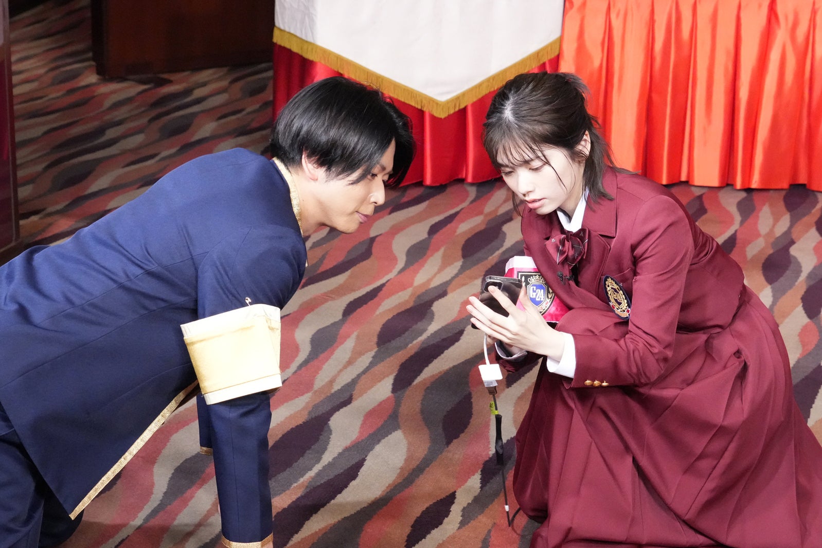 NEWS増田貴久＆宮野真守、渾身のデート風写真撮影でガチンコ対決 小芝風花が判定