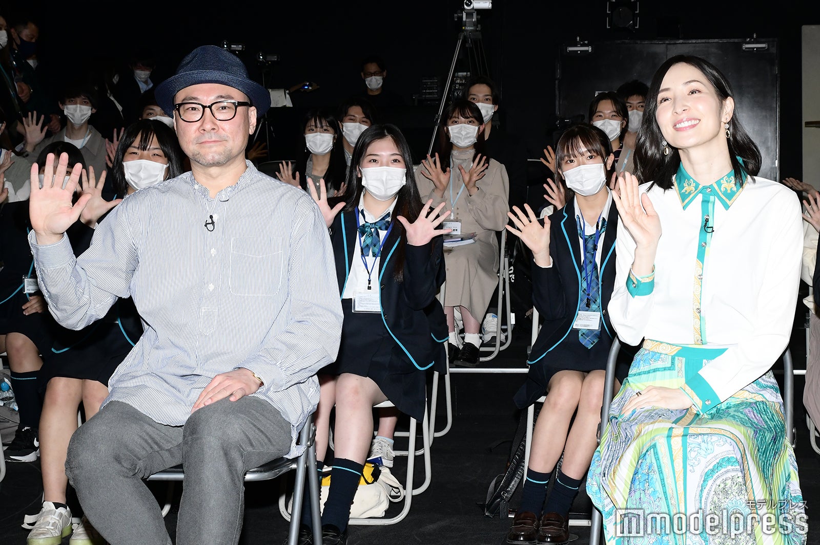 内田英治監督、真飛聖（C）モデルプレス