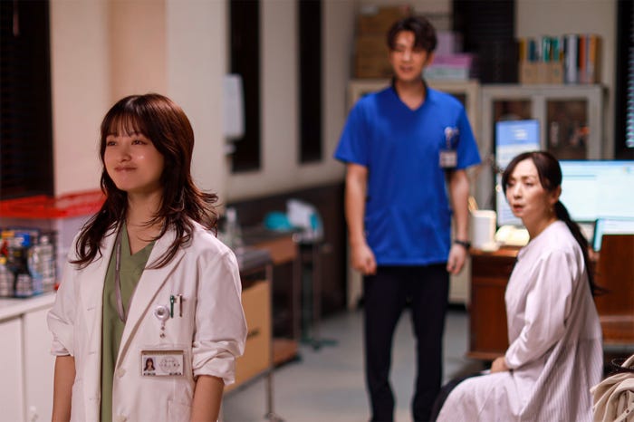 橋本環奈、三浦翔平、畑芽育「天久鷹央の推理カルテ」第2話(C)テレビ朝日