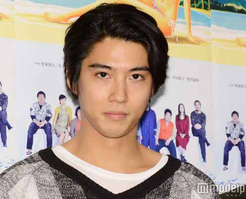 “パパ”になった賀来賢人、榮倉奈々との子育て明かす「知らない人間が家にいる」<流山ブルーバード>