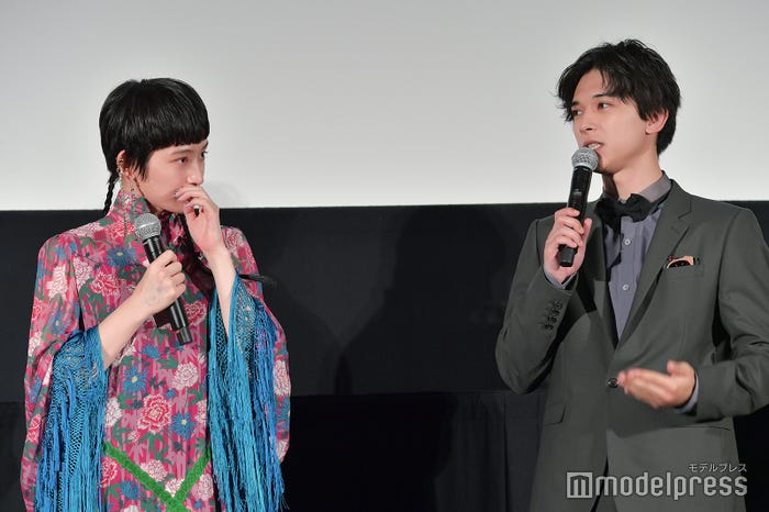 コムアイ、吉沢亮 (C)モデルプレス