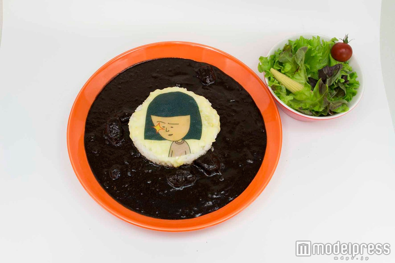 野口さんのブラックカレー￥1280（マグカップ付き：￥2160）（C）さくらプロダクション