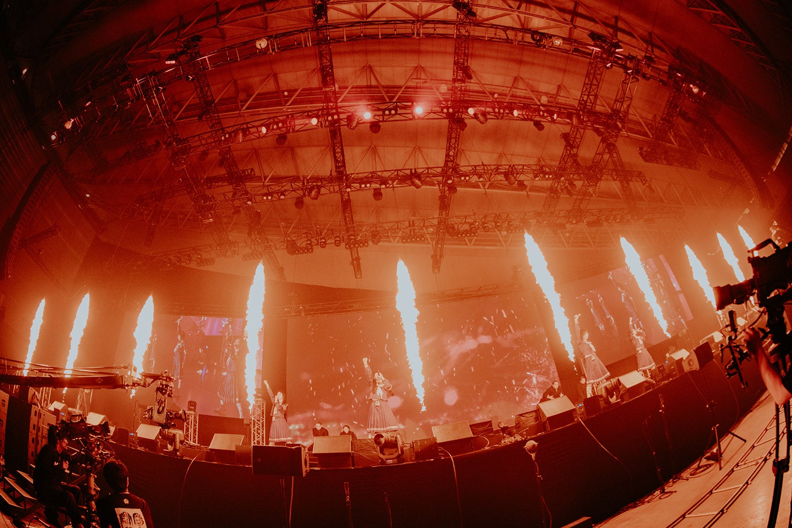 新しい学校のリーダーズ「宣誓 ～個性や自由ではみ出し10年～」（C）hiroyabrian