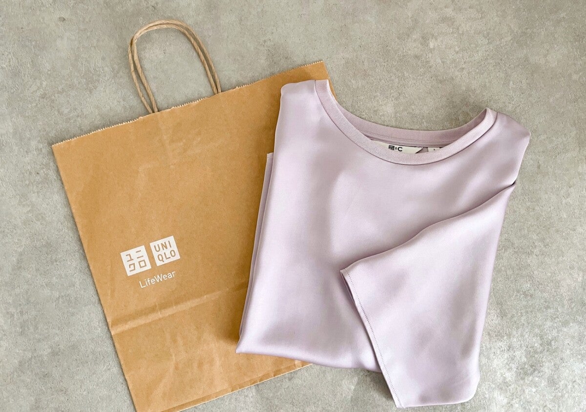 カジュアルコーデが一瞬で上品に…！ユニクロのサテンブラウスが反則級♡着用レビュー