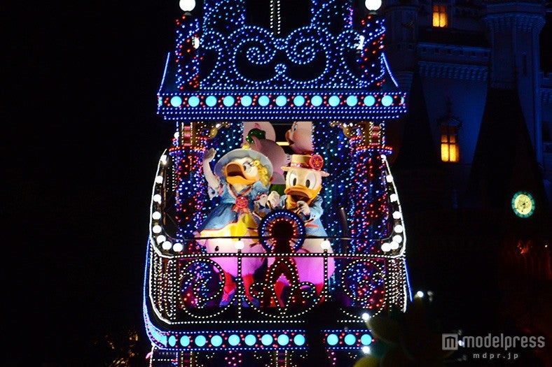 「東京ディズニーランド･エレクトリカルパレード･ドリームライツ｣デイジー、ドナルド
