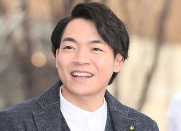 巨人戦始球式で伊沢拓司がまたも痛恨の大暴投 73年ぶり青森開催の大役でまさか 一塁方向へ大きくそれる→謝罪しながらマウンド降りる 25年6月にも大暴投